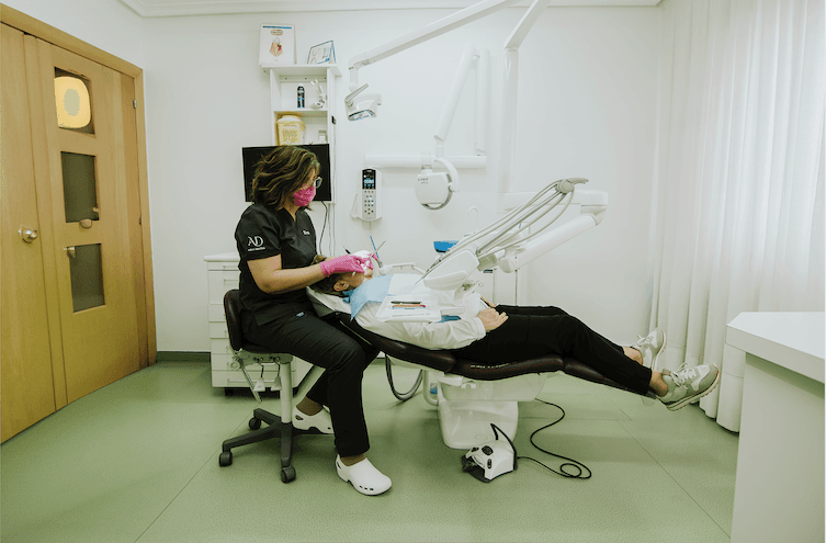 Tratamiento de periodoncia en Abad Dental Logroño